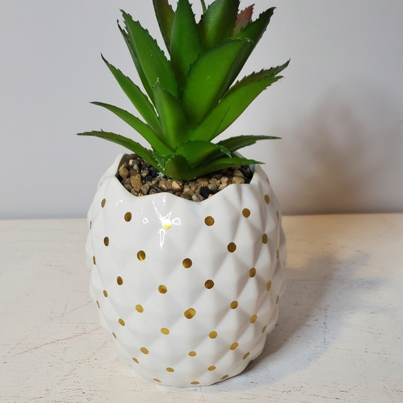 Pineapple Faux Succulent Artificial Greenery Garden Party Creamic Pot White/Gold - Picture 2 of 3